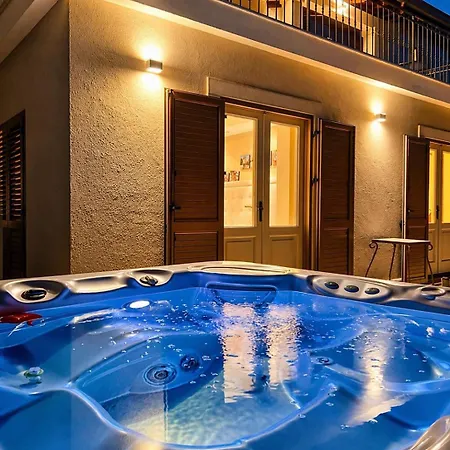 Gemini - Infinity Pool & Seaview - Punta Kriza
